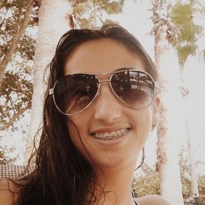 Meet your Posher, Ella